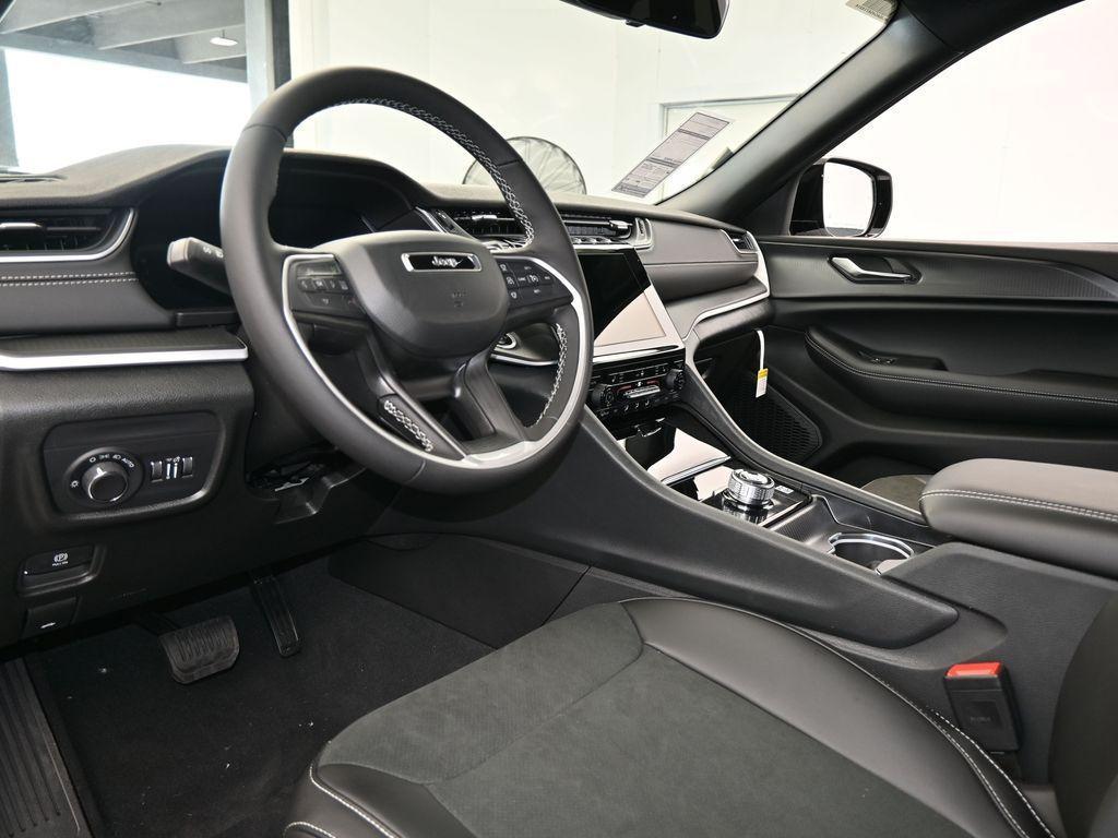 new 2025 Jeep Grand Cherokee car