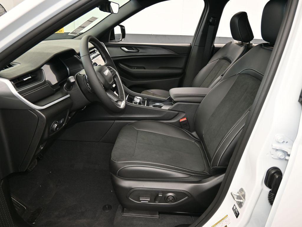 new 2025 Jeep Grand Cherokee car