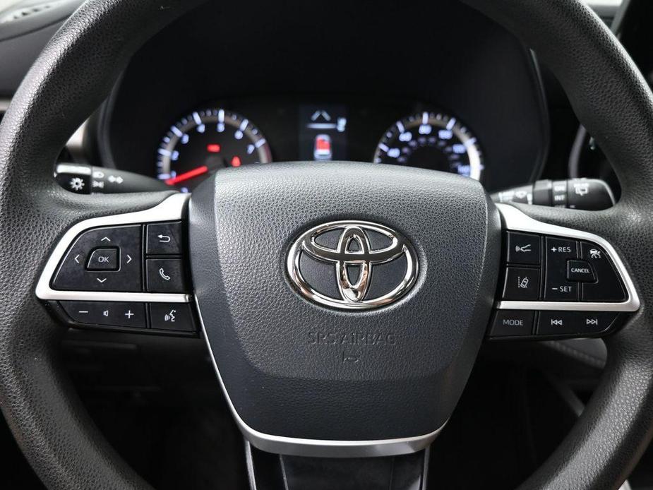 used 2022 Toyota Highlander car, priced at $26,598