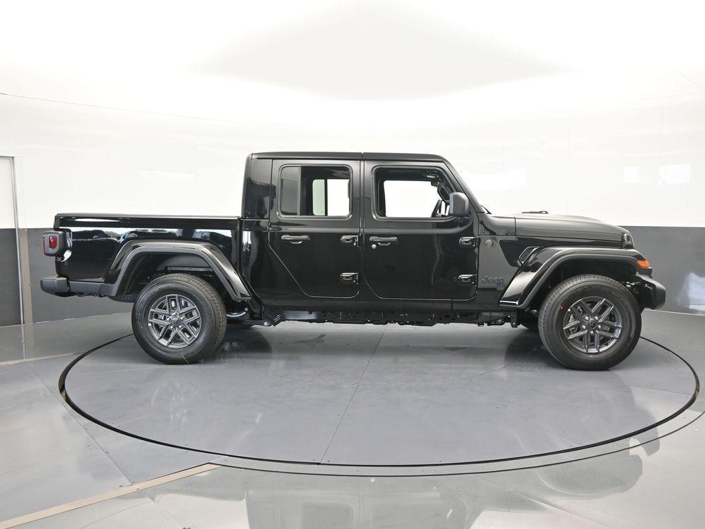 new 2025 Jeep Gladiator car