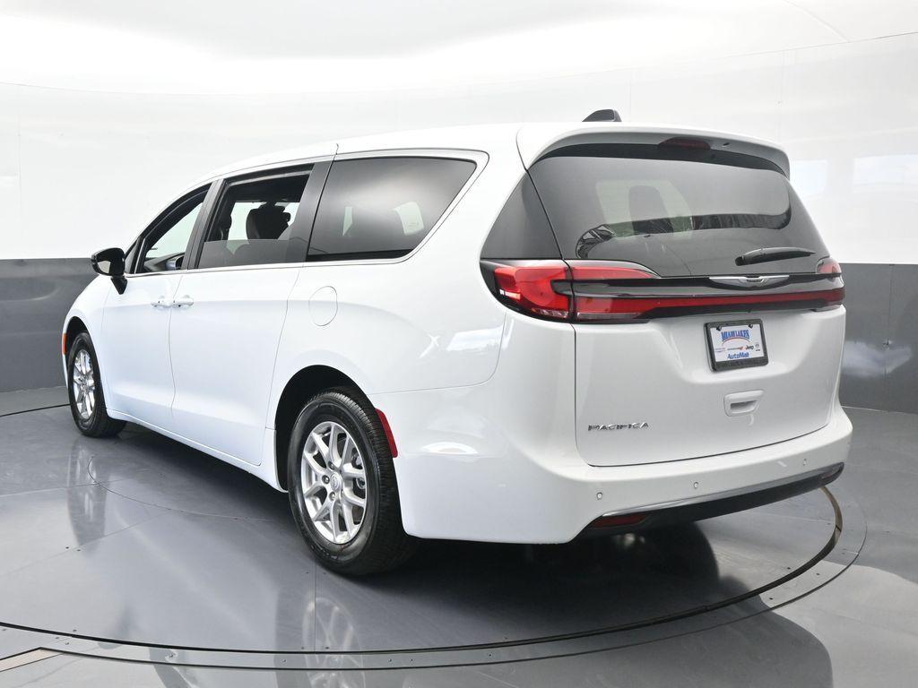 new 2025 Chrysler Pacifica car