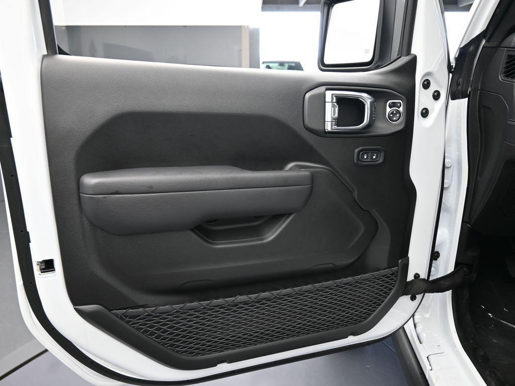 new 2025 Jeep Wrangler car