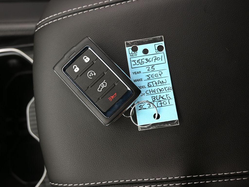 new 2025 Jeep Grand Cherokee car