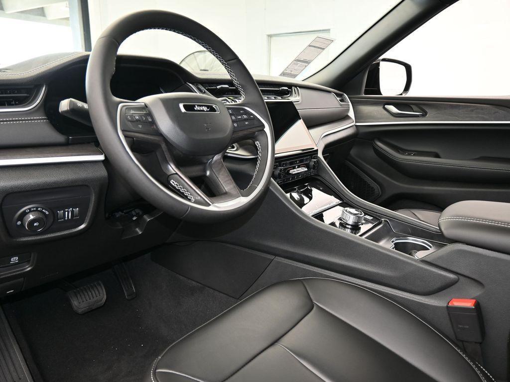 new 2025 Jeep Grand Cherokee car