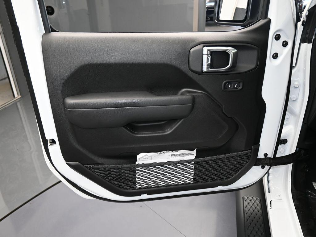 new 2025 Jeep Gladiator car