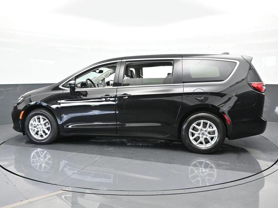 new 2024 Chrysler Pacifica car, priced at $35,969