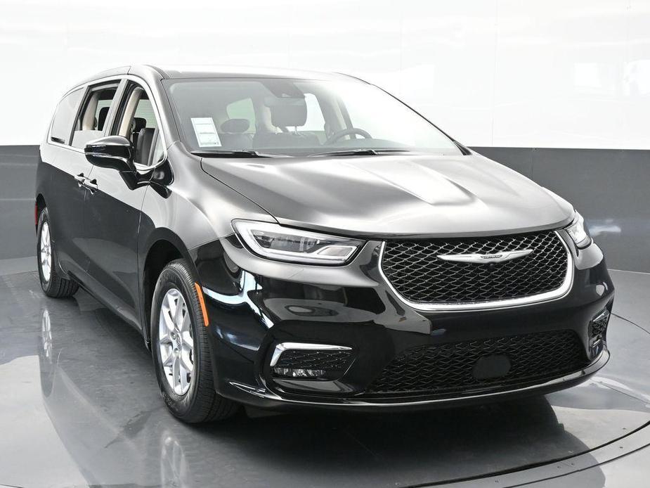 new 2024 Chrysler Pacifica car, priced at $35,969