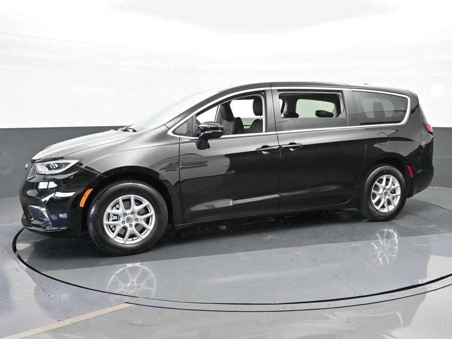 new 2024 Chrysler Pacifica car, priced at $35,969