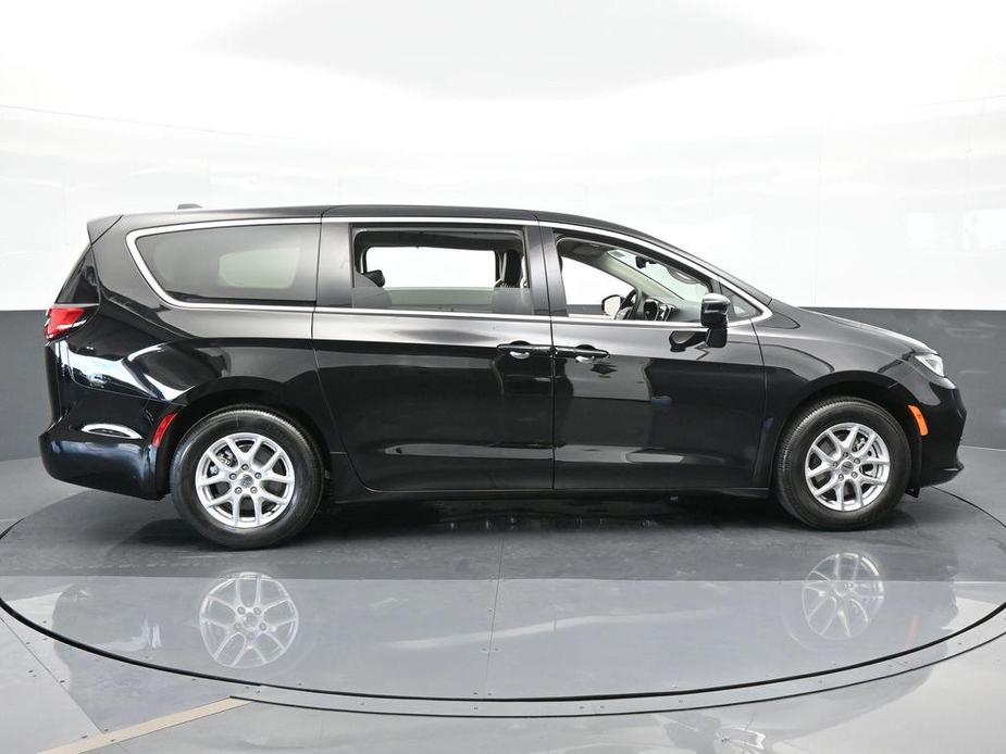 new 2024 Chrysler Pacifica car, priced at $35,969