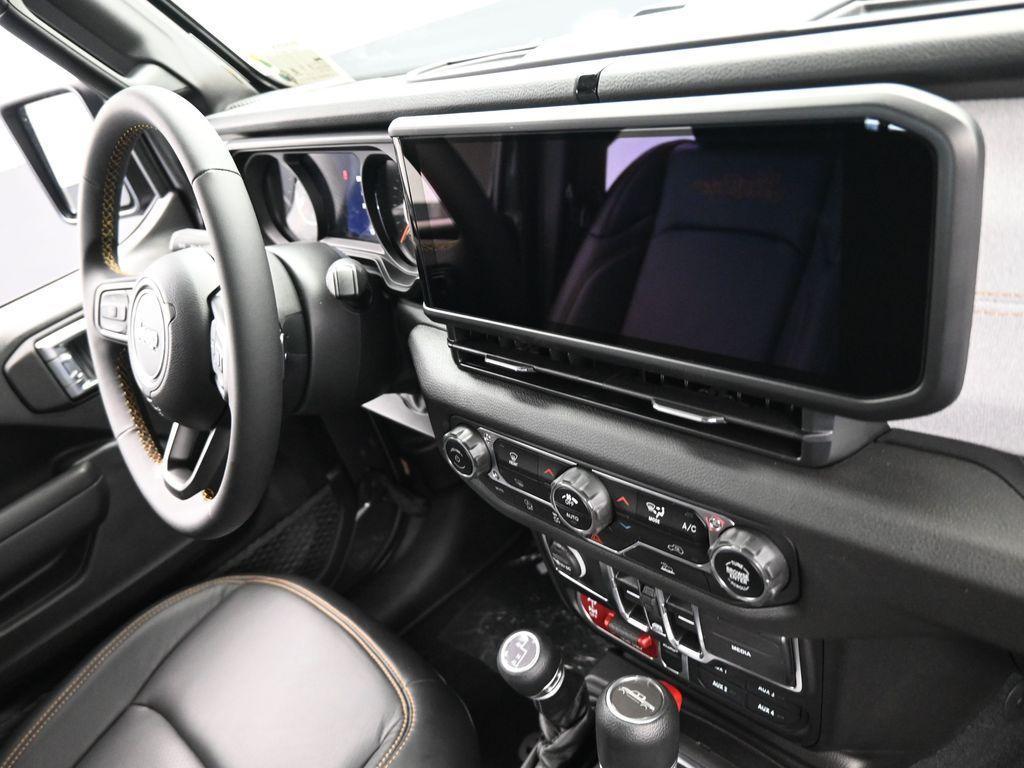 new 2024 Jeep Gladiator car, priced at $43,997