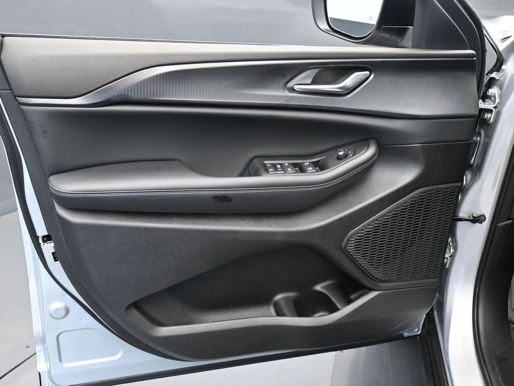 new 2024 Jeep Grand Cherokee L car, priced at $42,159