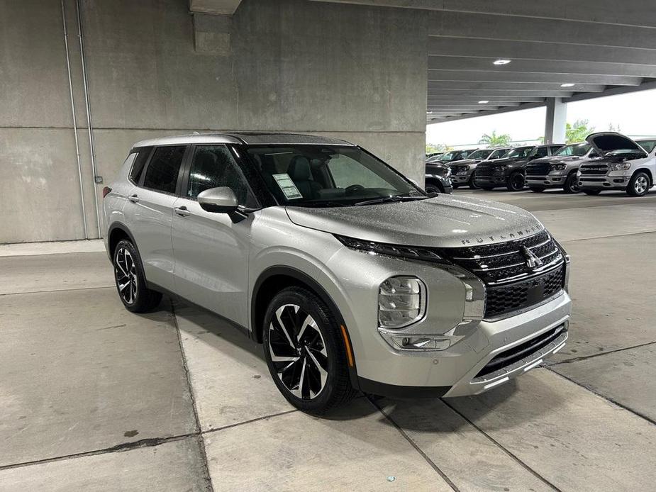 new 2024 Mitsubishi Outlander car, priced at $31,590