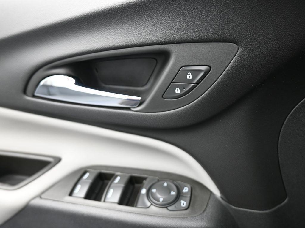 used 2023 Chevrolet Equinox car, priced at $17,995