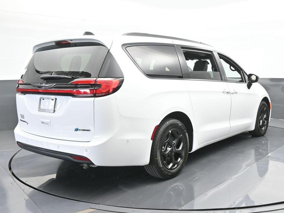 new 2025 Chrysler Pacifica Hybrid car, priced at $49,780