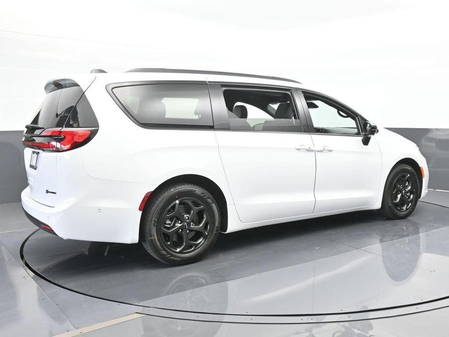 new 2025 Chrysler Pacifica Hybrid car, priced at $49,780