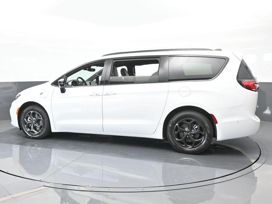 new 2025 Chrysler Pacifica Hybrid car, priced at $49,780