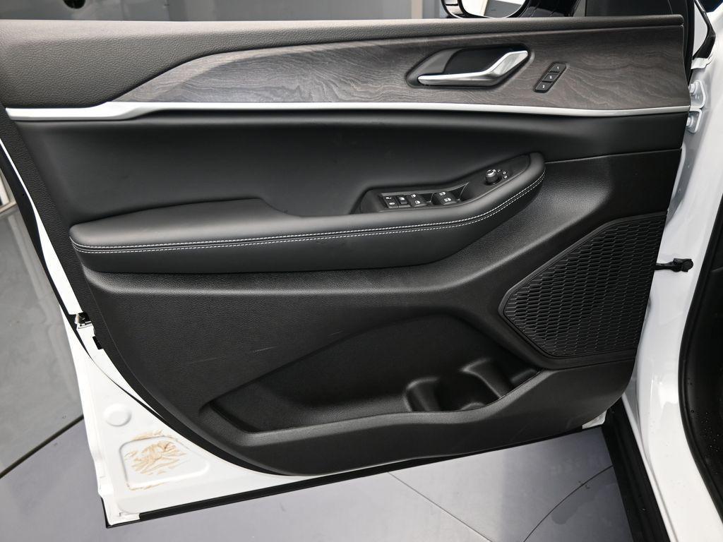 new 2025 Jeep Grand Cherokee car