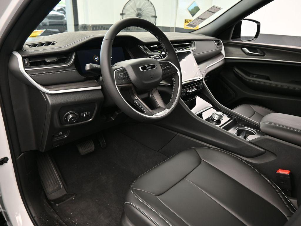 new 2025 Jeep Grand Cherokee car