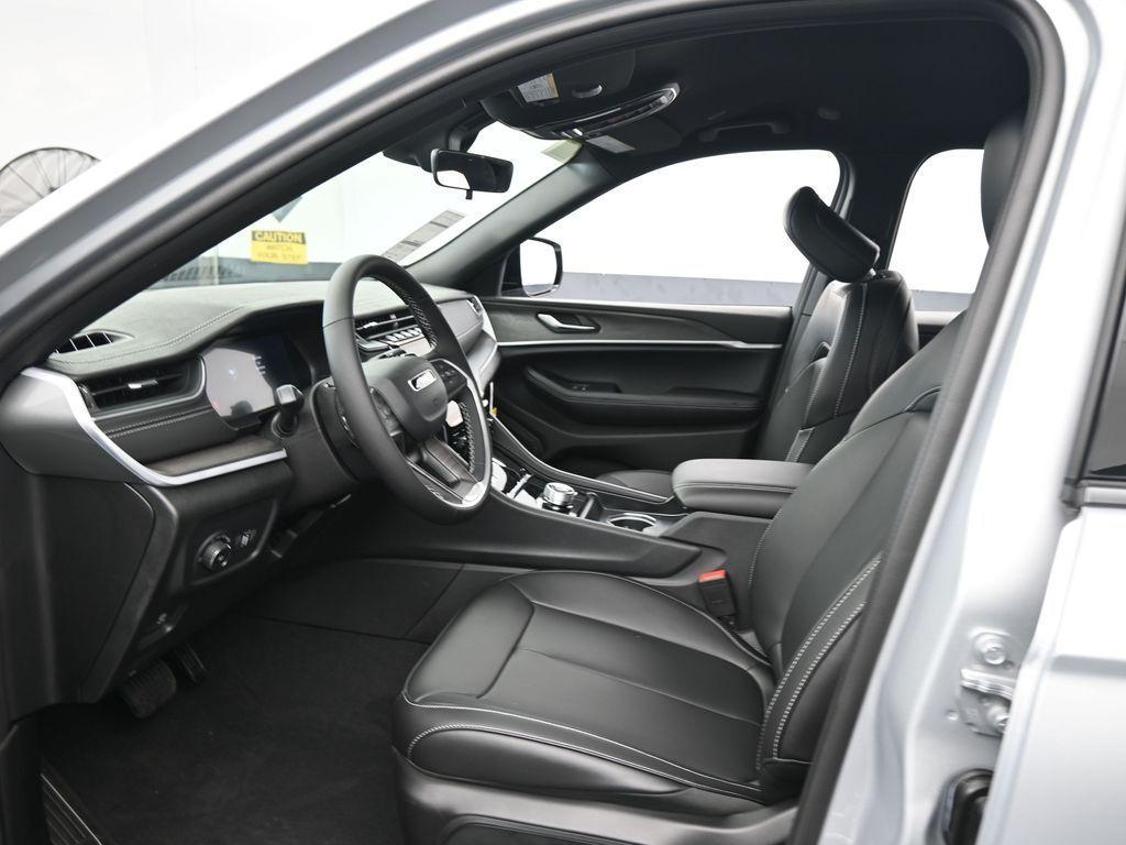 new 2025 Jeep Grand Cherokee L car