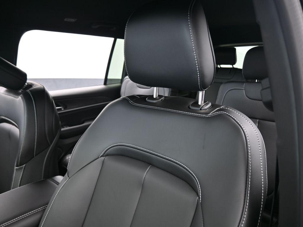 new 2025 Jeep Grand Cherokee L car