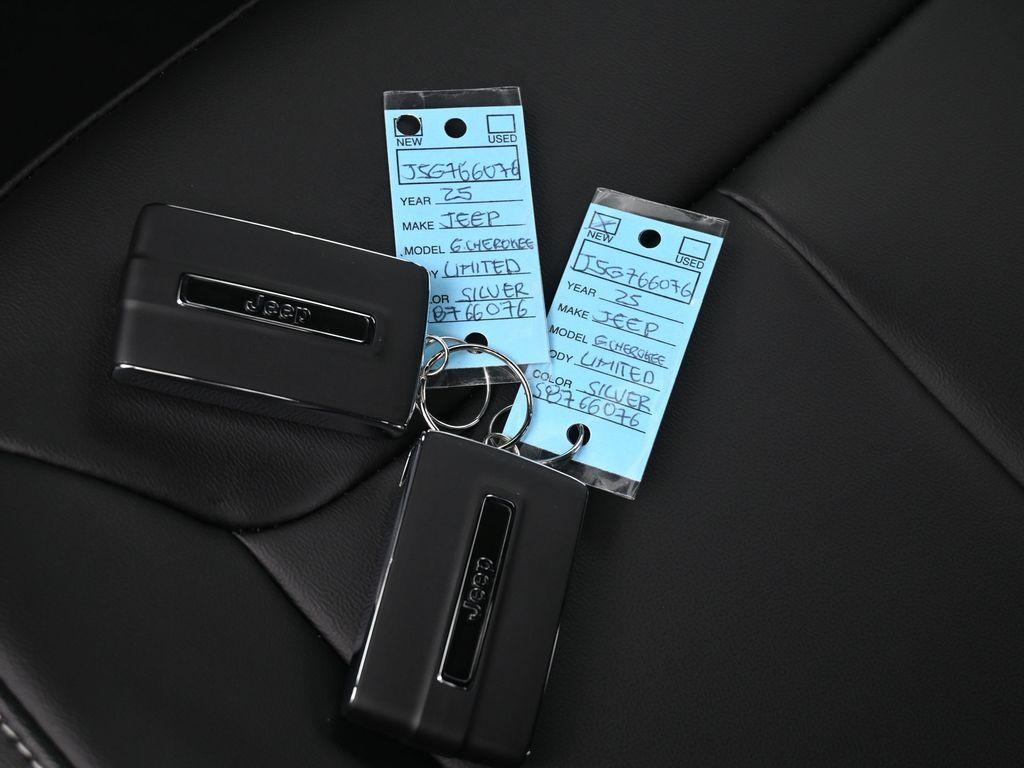 new 2025 Jeep Grand Cherokee L car