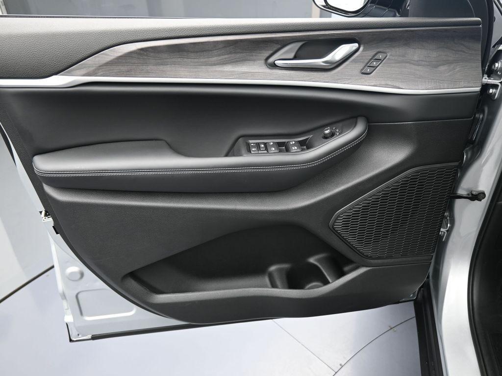 new 2025 Jeep Grand Cherokee L car