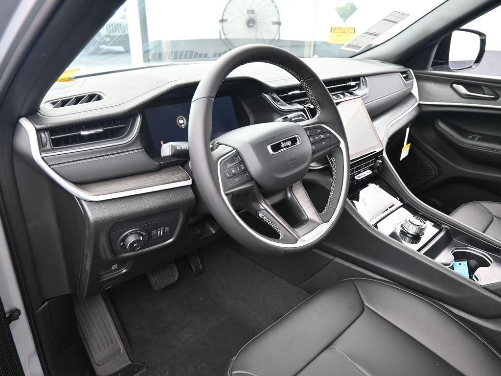 new 2025 Jeep Grand Cherokee L car