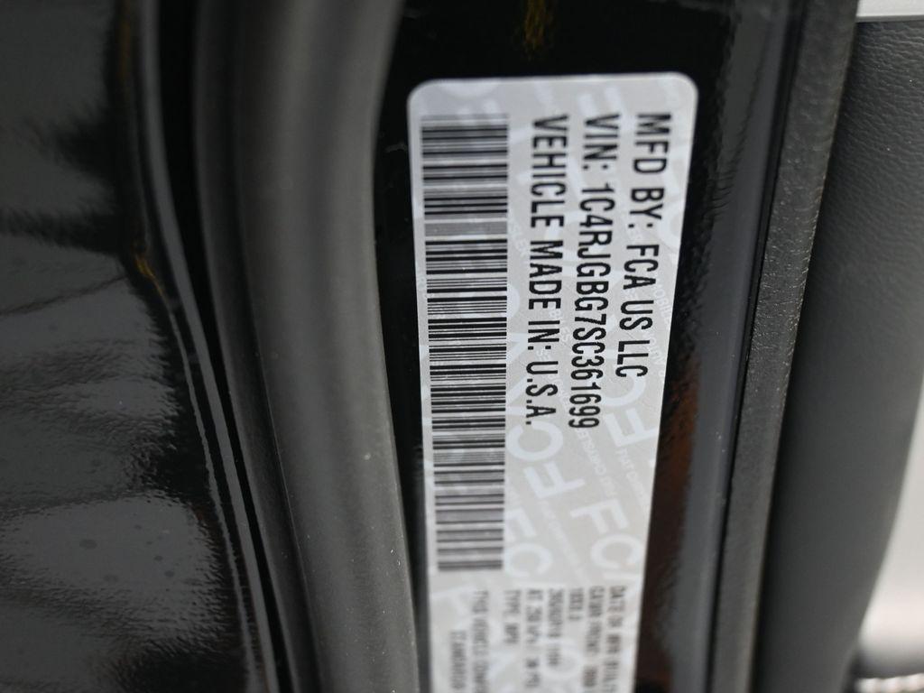 new 2025 Jeep Grand Cherokee car