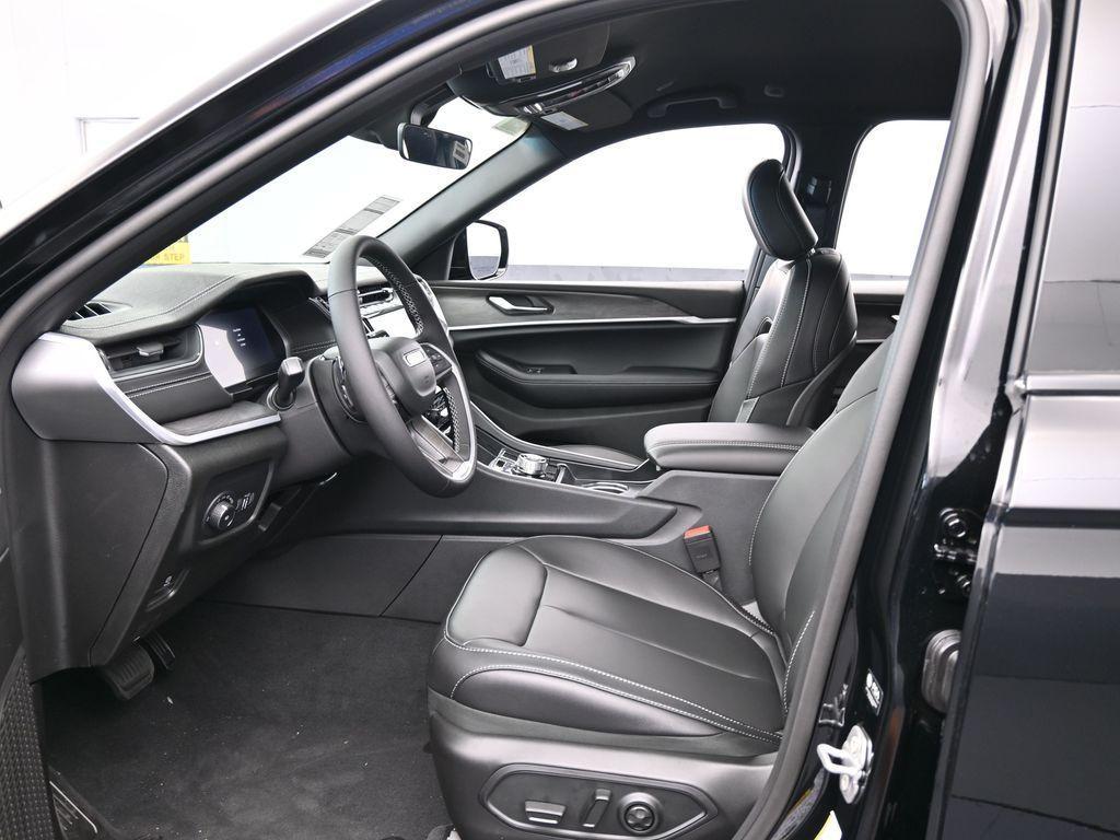 new 2025 Jeep Grand Cherokee car