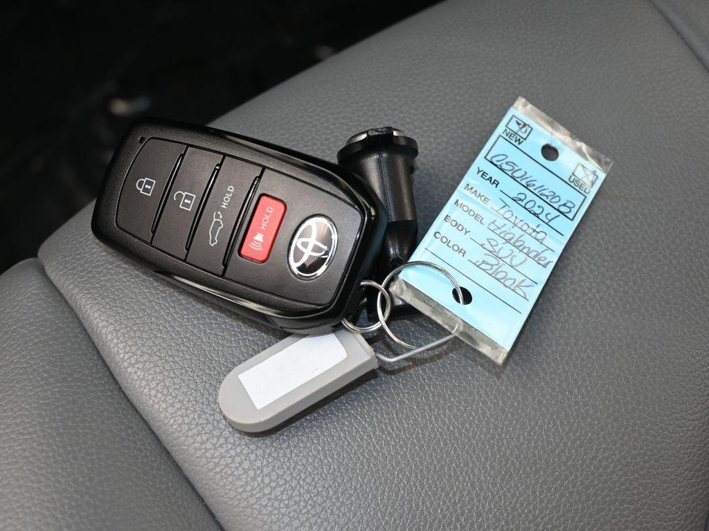 used 2024 Toyota Highlander car, priced at $32,150