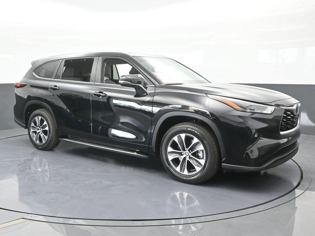 used 2024 Toyota Highlander car, priced at $32,150