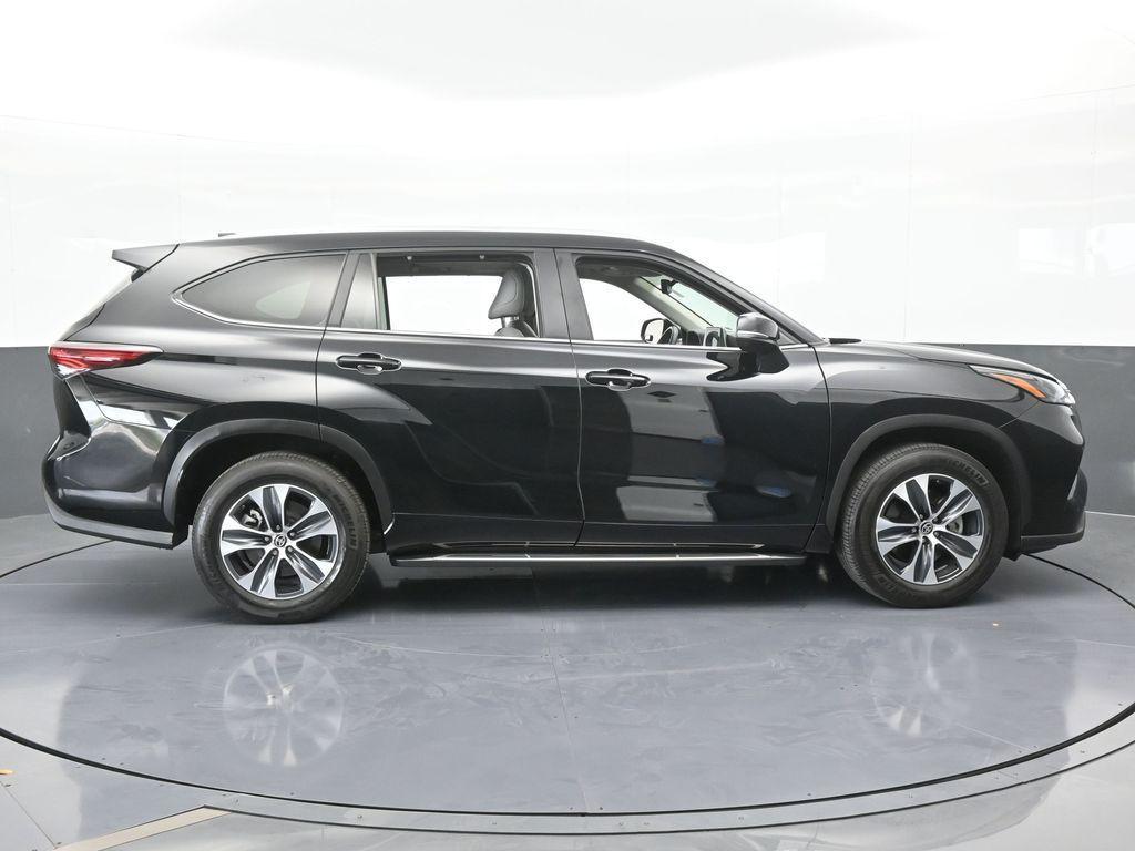 used 2024 Toyota Highlander car, priced at $32,150
