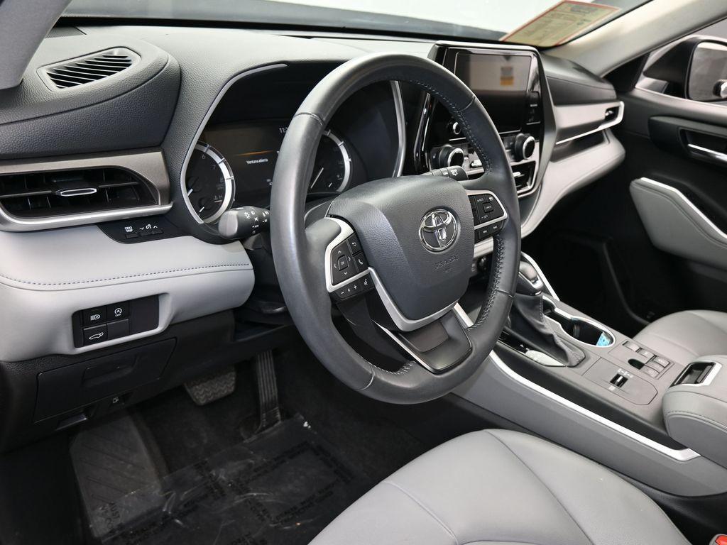 used 2024 Toyota Highlander car, priced at $32,150