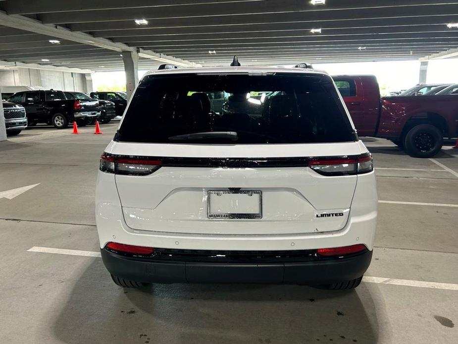 new 2024 Jeep Grand Cherokee car, priced at $38,142