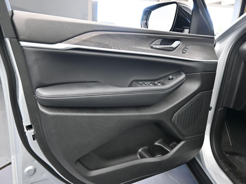 new 2025 Jeep Grand Cherokee car