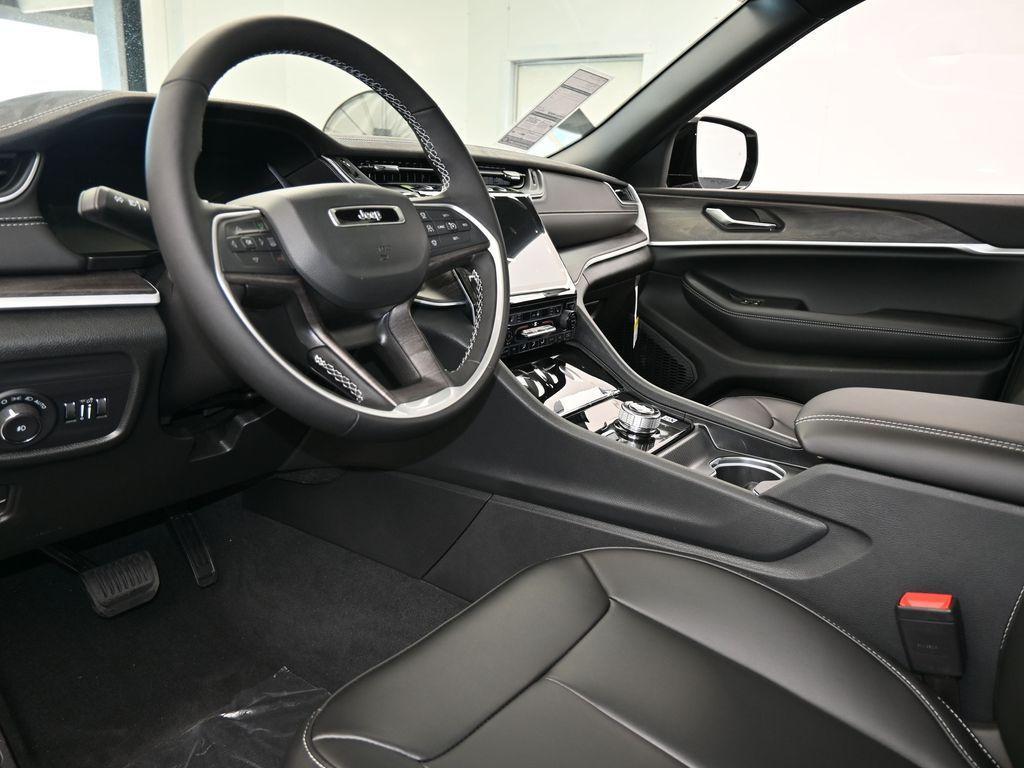 new 2025 Jeep Grand Cherokee car