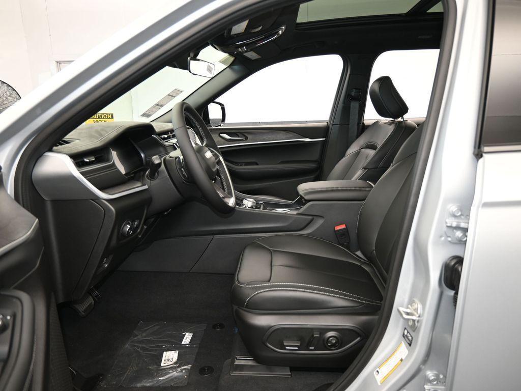 new 2025 Jeep Grand Cherokee car