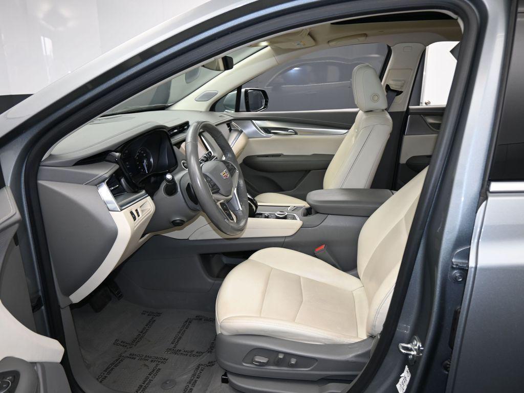 used 2023 Cadillac XT5 car, priced at $28,996