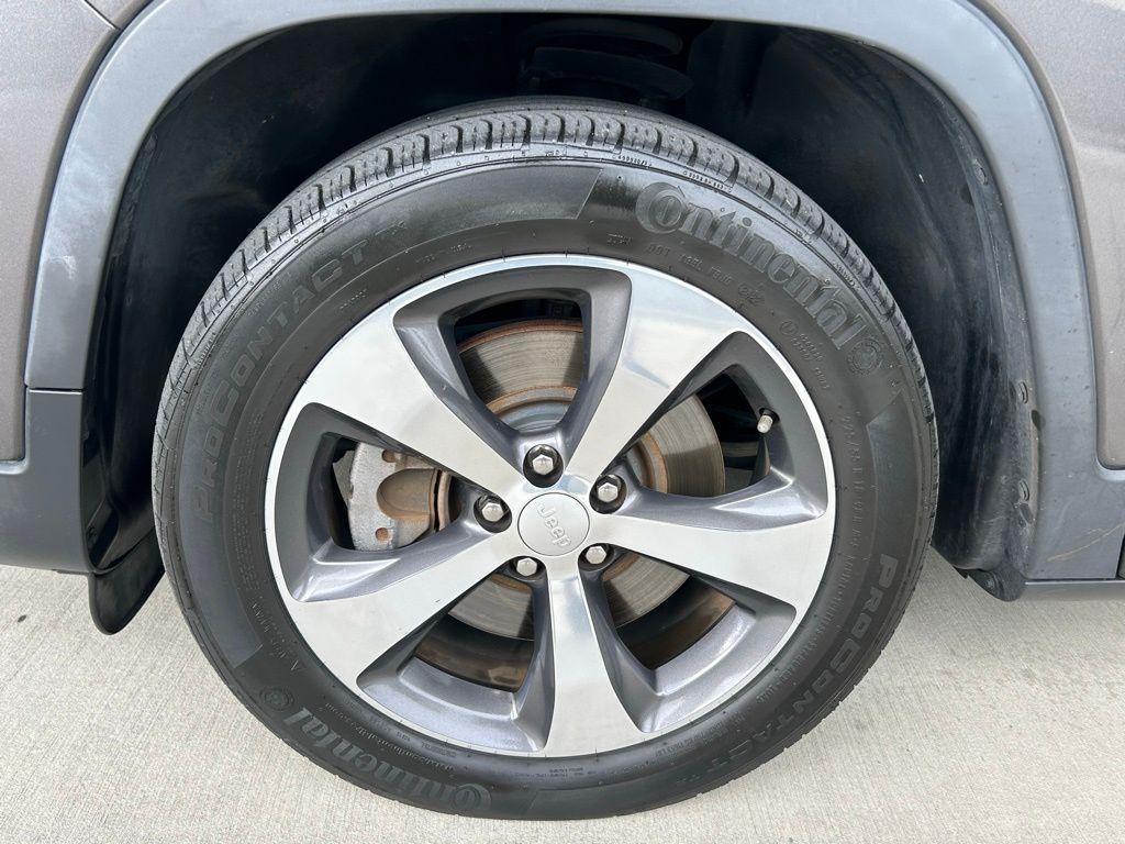 used 2020 Jeep Cherokee car, priced at $16,986