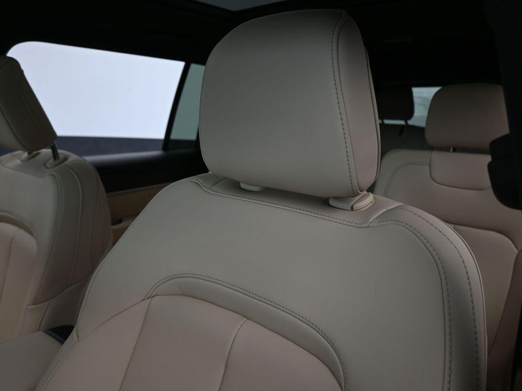 new 2025 Jeep Grand Cherokee L car