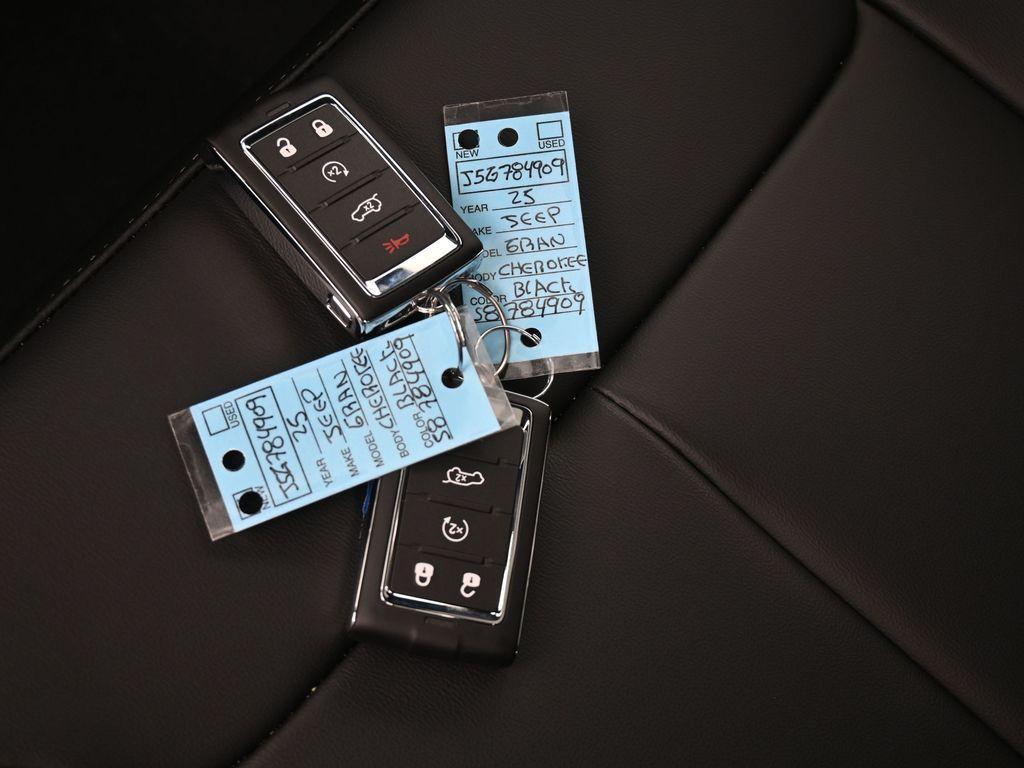 new 2025 Jeep Grand Cherokee L car