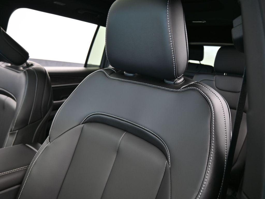 new 2025 Jeep Grand Cherokee L car