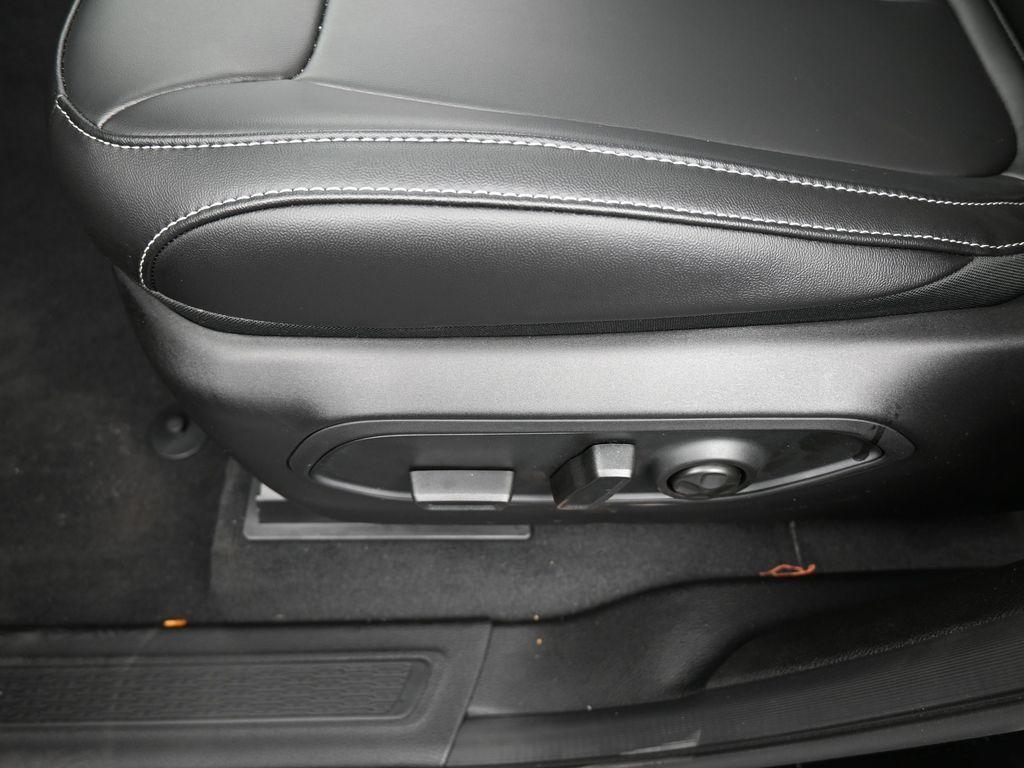 new 2025 Jeep Grand Cherokee L car