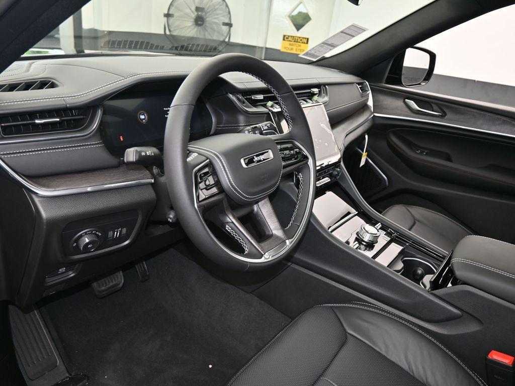 new 2025 Jeep Grand Cherokee L car