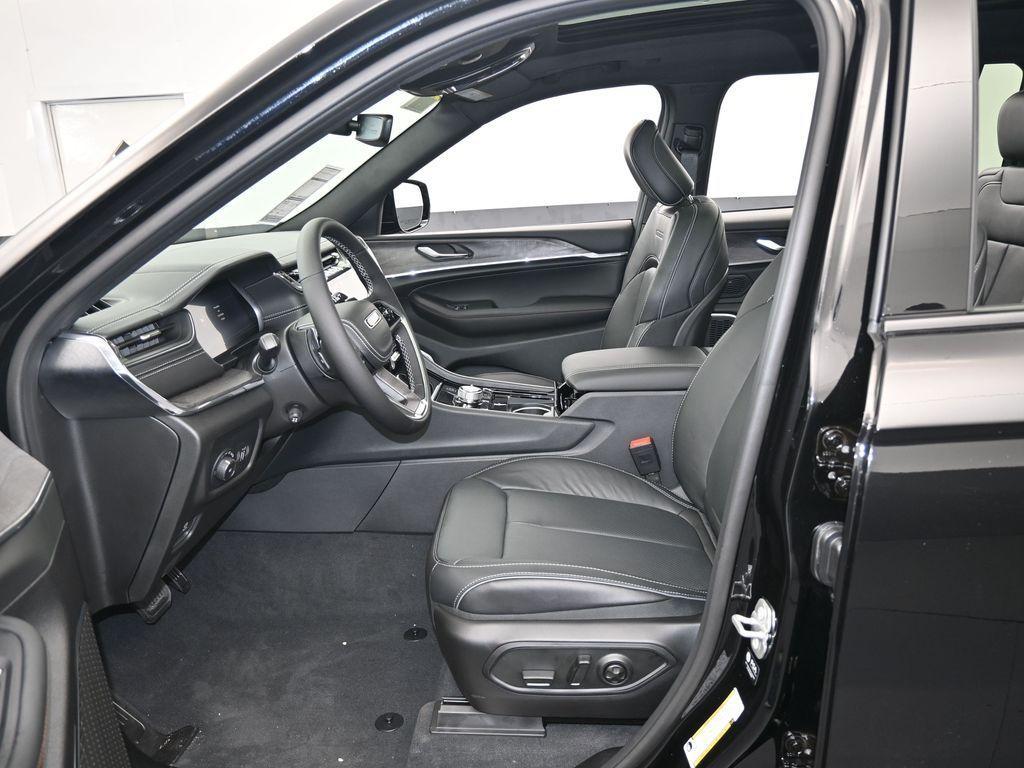 new 2025 Jeep Grand Cherokee L car