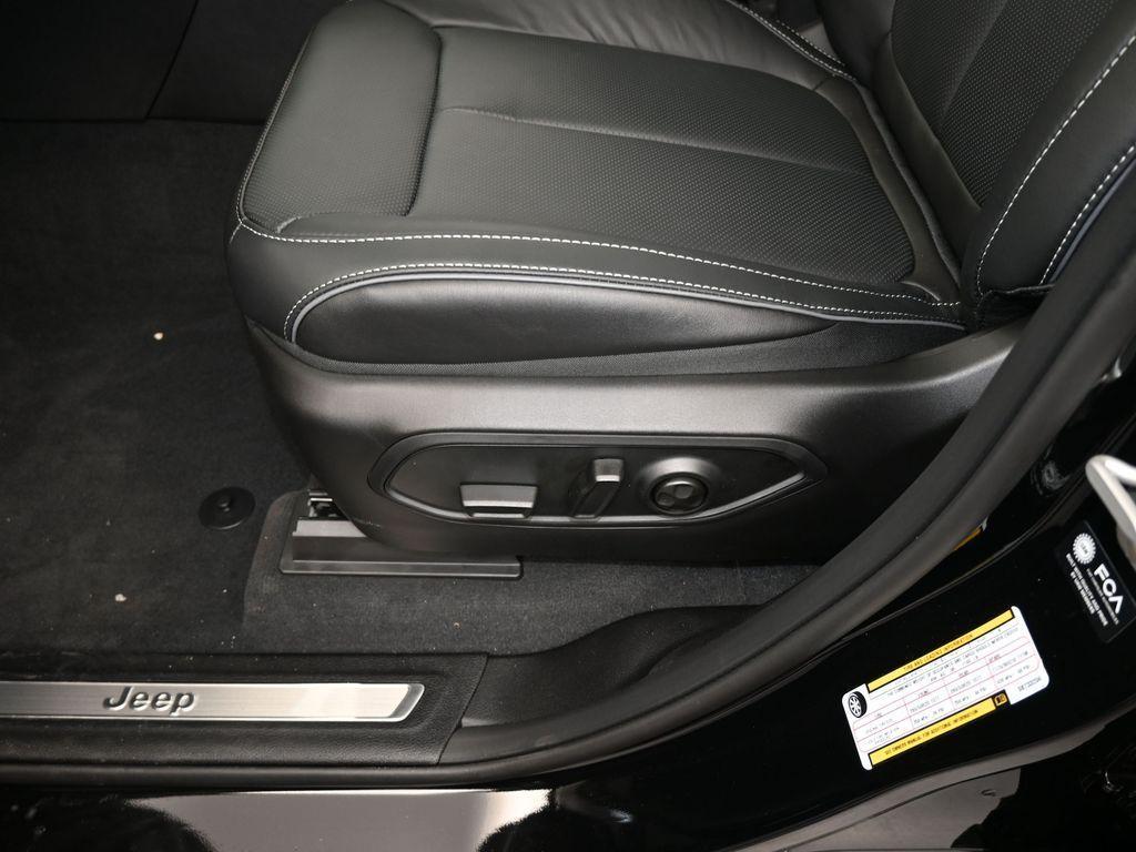 new 2025 Jeep Grand Cherokee L car