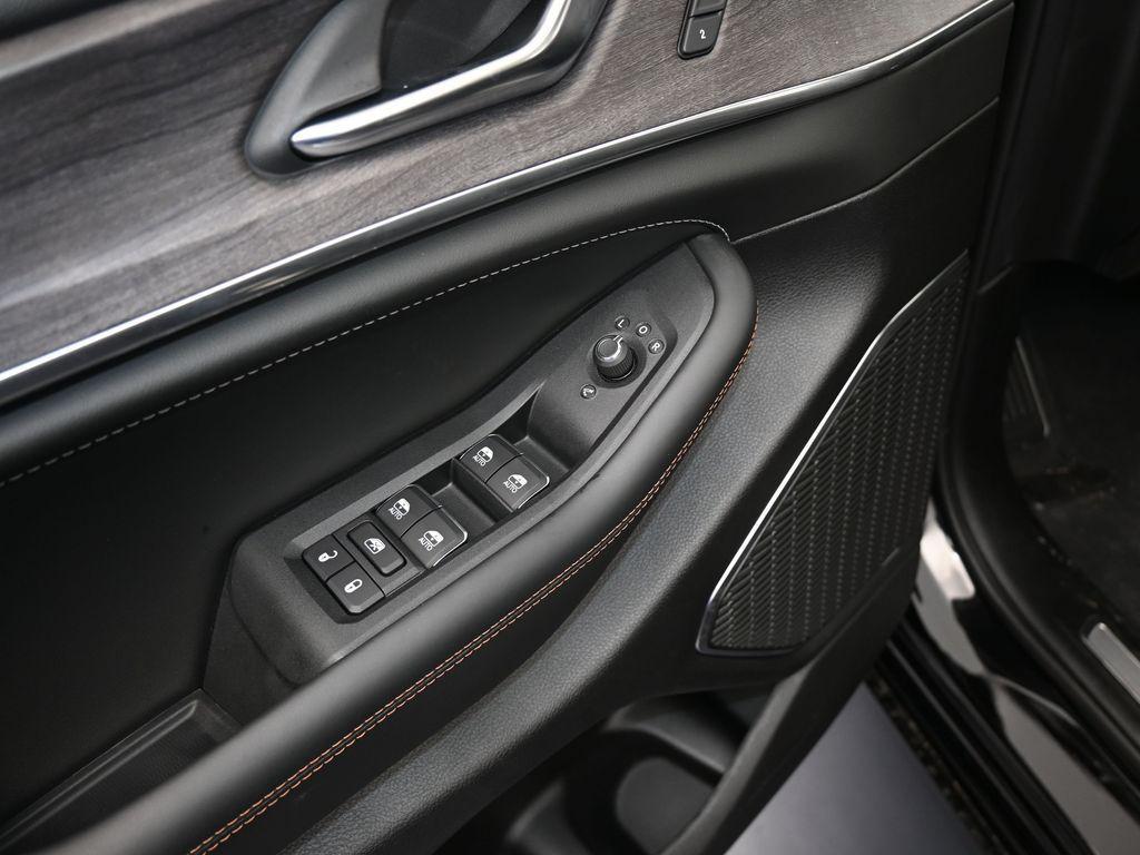 new 2025 Jeep Grand Cherokee L car