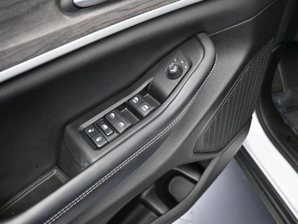used 2024 Jeep Grand Cherokee L car, priced at $32,694