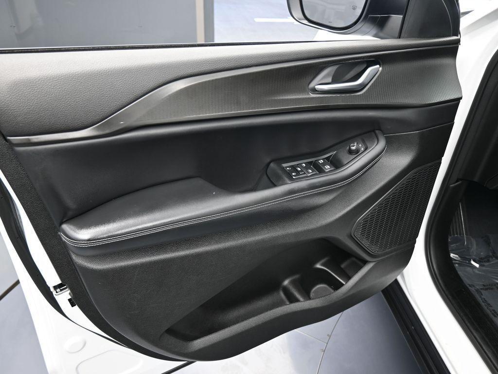 used 2023 Jeep Grand Cherokee car, priced at $25,959