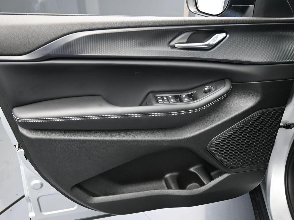 new 2024 Jeep Grand Cherokee car, priced at $36,383